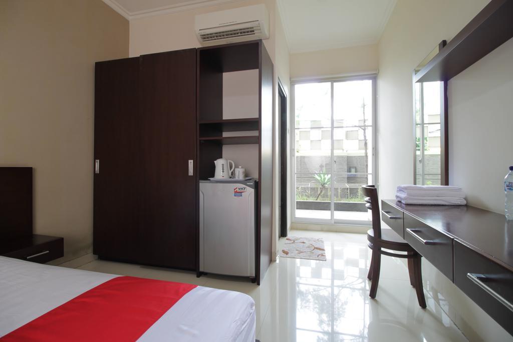 Reddoorz Plus Near Ambassador Mall 자카르타 외부 사진
