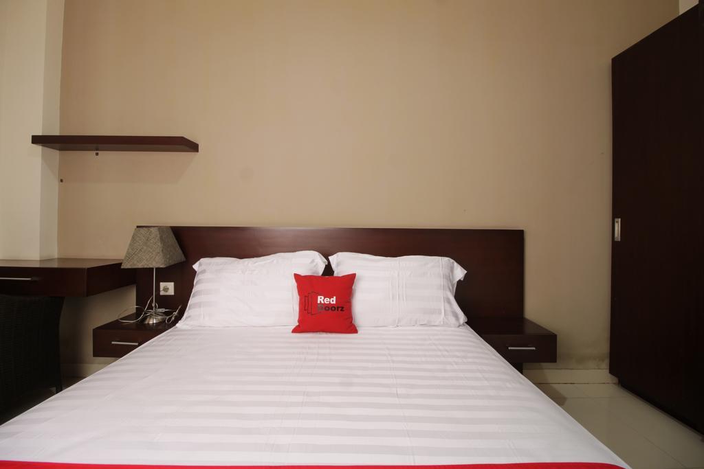 Reddoorz Plus Near Ambassador Mall 자카르타 외부 사진