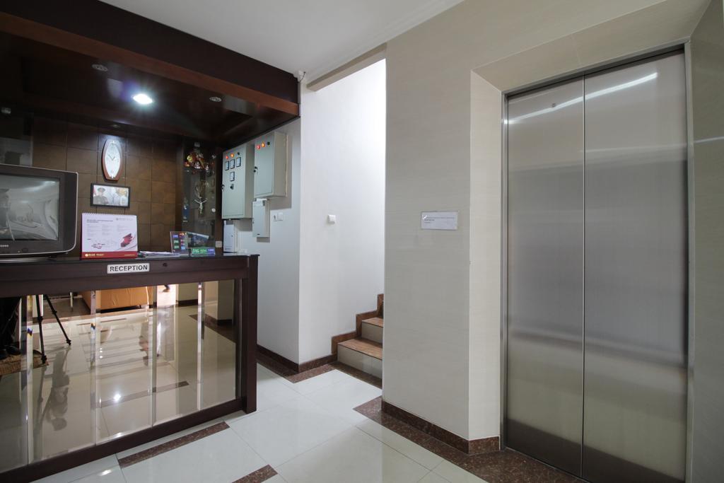 Reddoorz Plus Near Ambassador Mall 자카르타 외부 사진