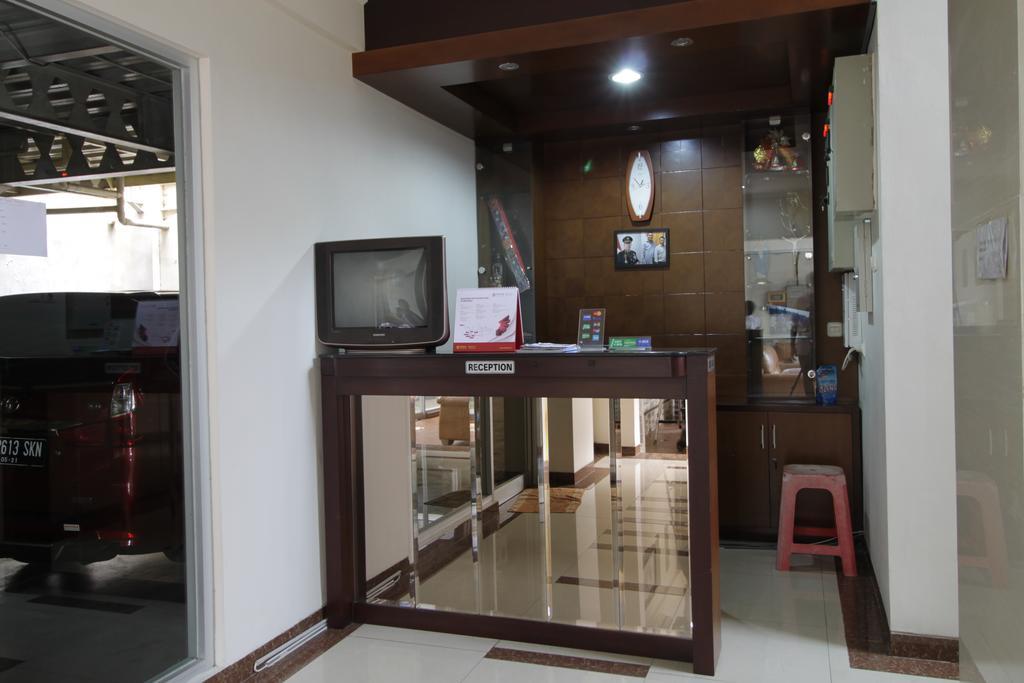 Reddoorz Plus Near Ambassador Mall 자카르타 외부 사진