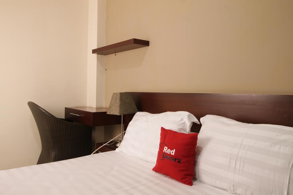 Reddoorz Plus Near Ambassador Mall 자카르타 외부 사진